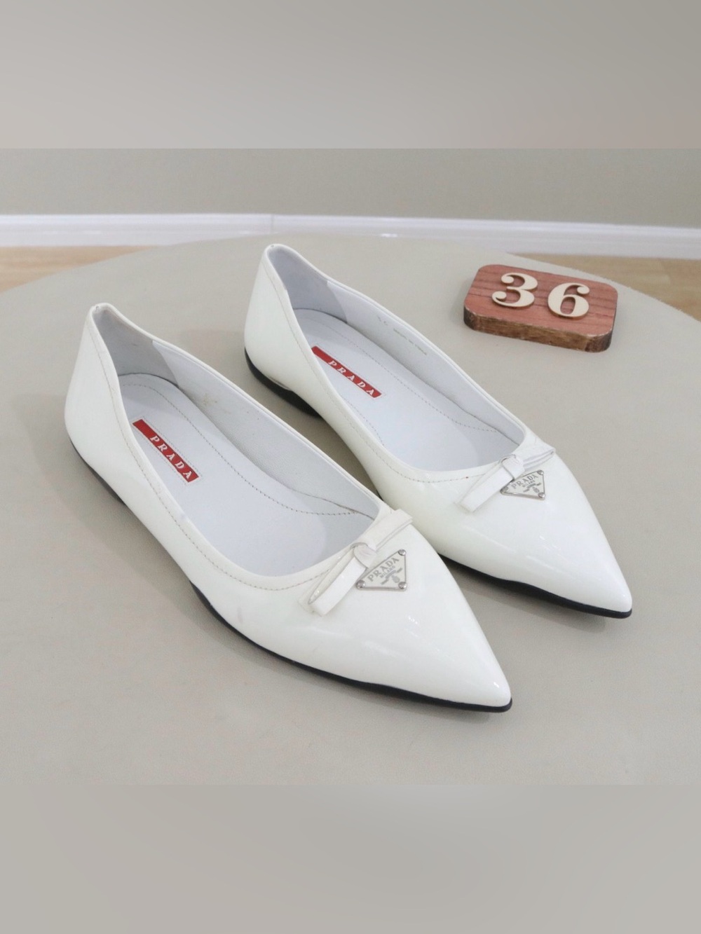 🚩steal Prada White Patent Pointed-Toe Ballet Flats with Bow